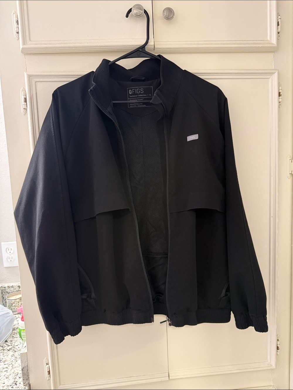 FIGS black Sydney Jacket